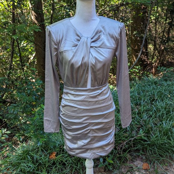 ASTR the LABEL Petrova Cut Out Dress in Silver Size Small New - Picture 12 of 14